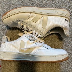 Veja V-12 Sneaker (Women)